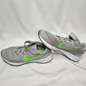 Nike Revolution 6 Sneakers in Gray and Green Size 3Y